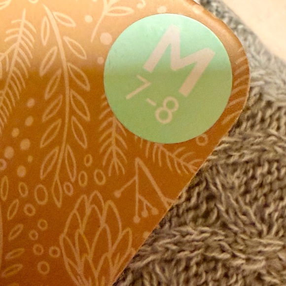 Muk Luks Tan and Gray Men's Slipper Socks - Picture 2 of 4